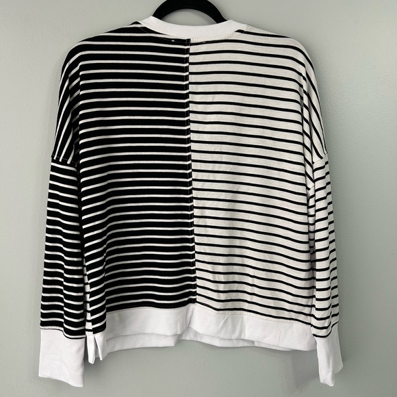 Jane & Delancey Womens medium Black/White Striped V-Neck Sweater w/Heart Accents - Picture 2 of 7